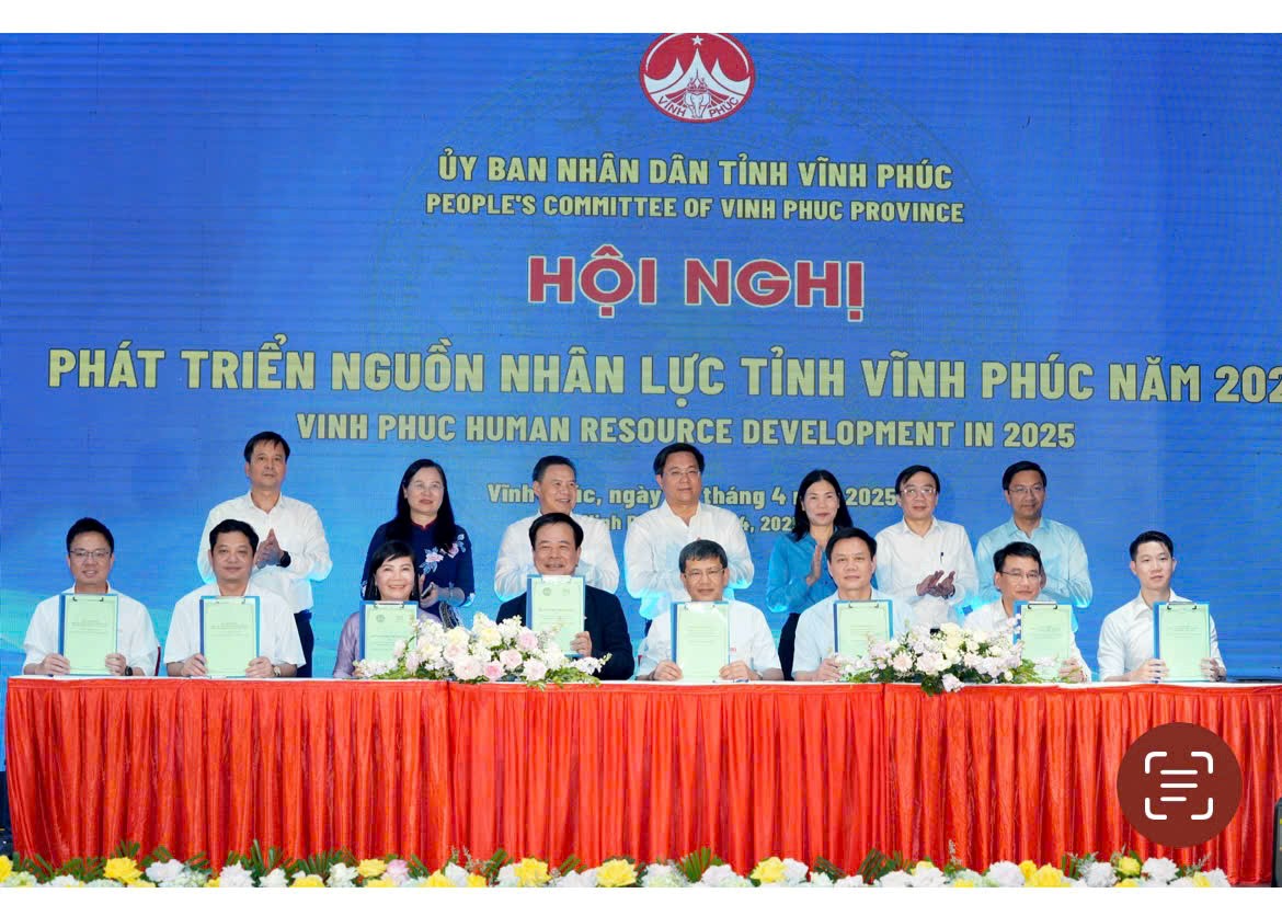 Lễ ký kết hợp tác giữa các doanh nghiệp và các nhà trường