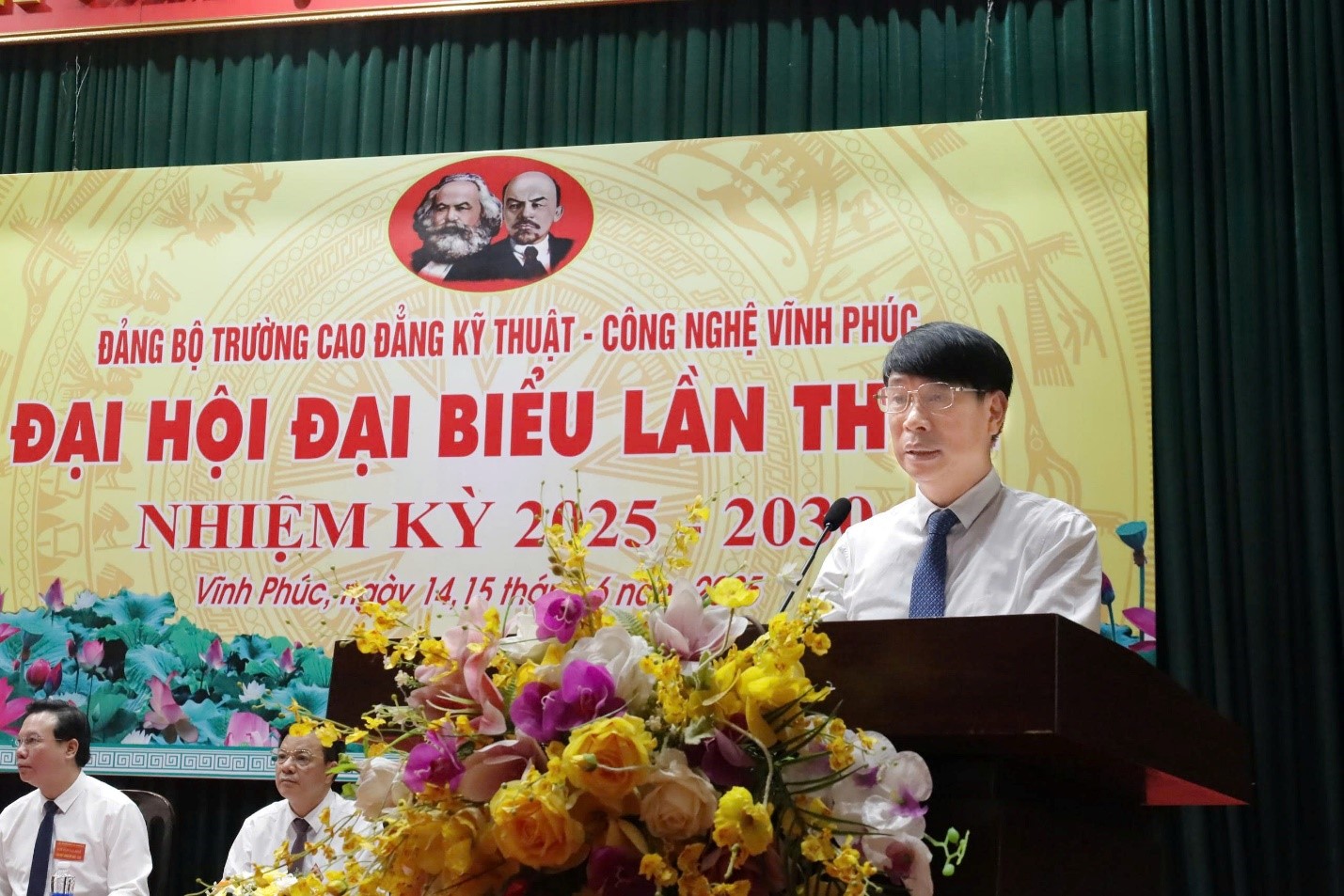 Đồng chí Nguyễn Khắc Hiếu – Tỉnh ủy viên, Phó Chủ tịch UBND tỉnh, Ủy viên Ban Thường vụ Đảng ủy UBND tỉnh phát biểu tại Đại hội.