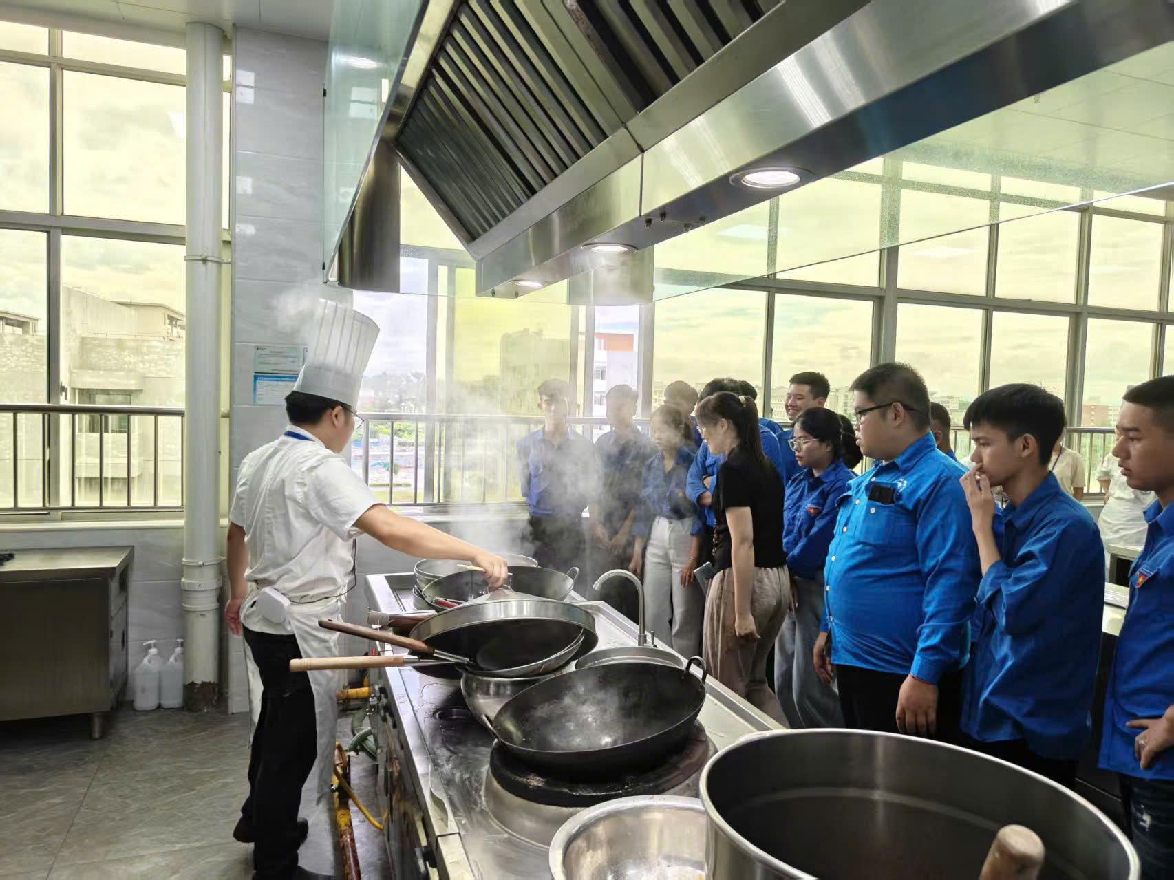 Sinh viên ngành Kỹ thuật chế biến món ăn Thực tập, trải nghiệm thực tế tại Trung Quốc.