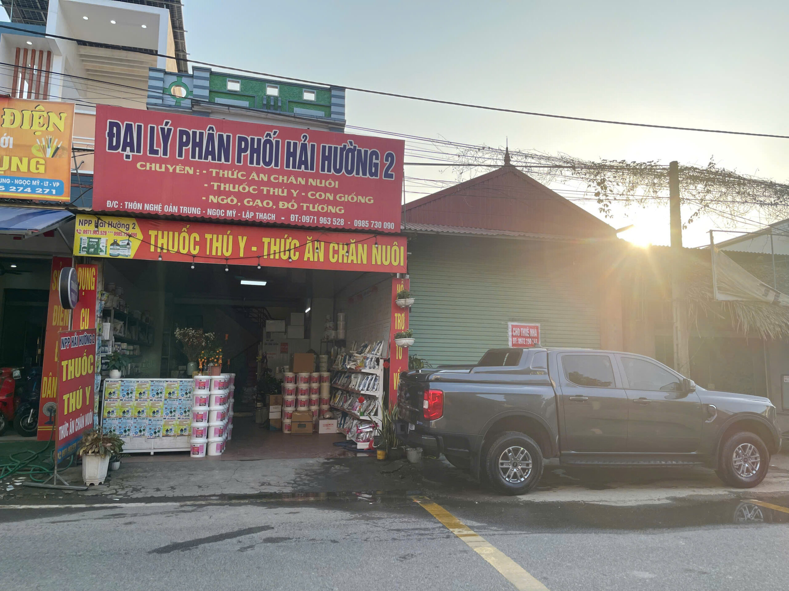 Toàn cảnh cửa hàng của Hải – không gian rộng rãi, trưng bày sản phẩm gọn gàng.