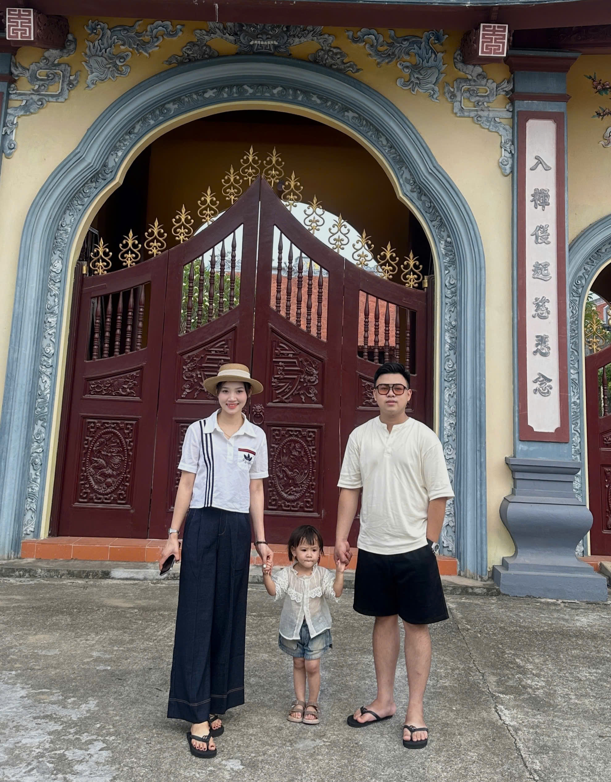 Hải và gia đình nhỏ hạnh phúc – Khoảnh khắc ấm áp bên vợ và con gái.
