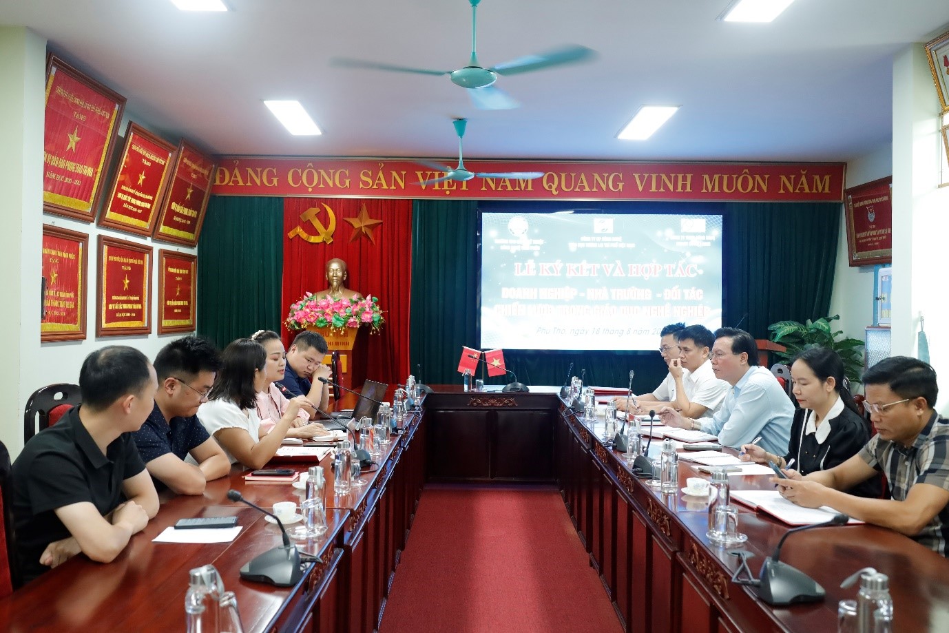 Toàn cảnh buổi ký kết hợp tác giữa 3 bên